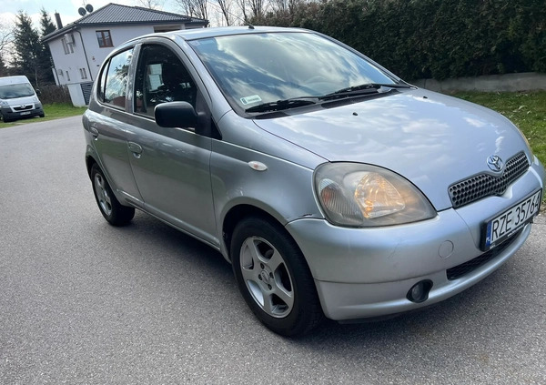 Toyota Yaris cena 5999 przebieg: 212121, rok produkcji 2000 z Rzeszów małe 631